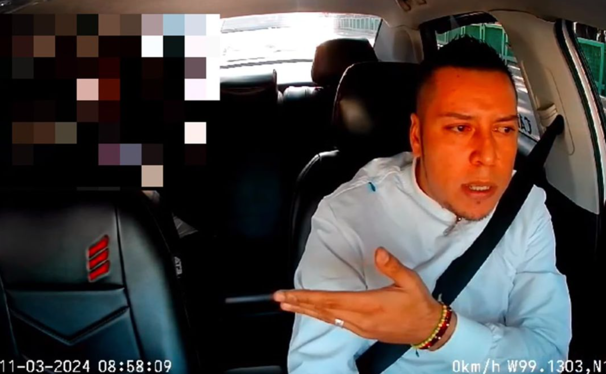 Mujer insulta a taxista en CDMX; “te voy a acusar de acoso”